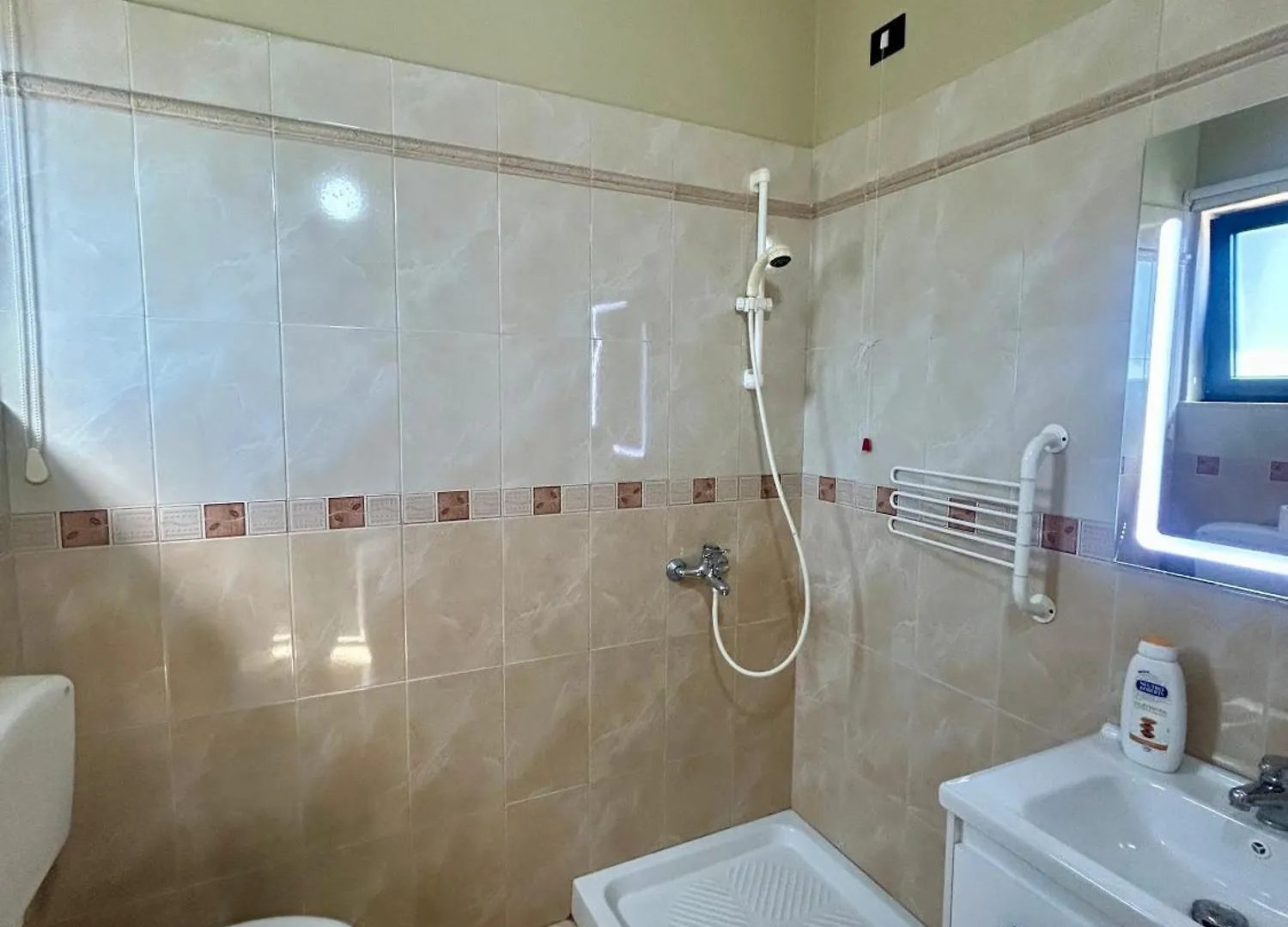 Vila Shehu Zverneci Albanien